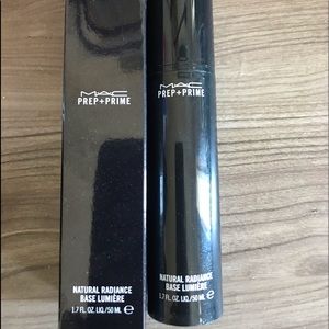 MAC MOISTURIZER/FACE PRIMER